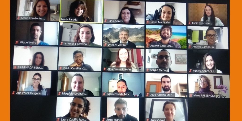 Una foto de un grupo de personas posando para una foto

Descripción generada automáticamente